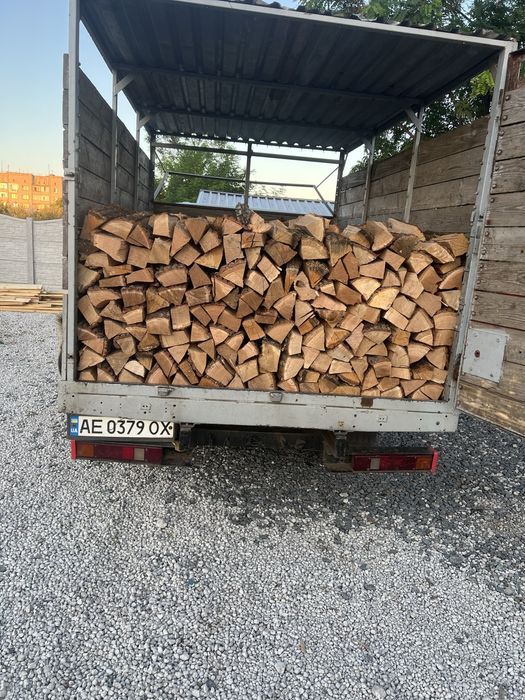 Продаж дров твердих порід укладені не насипом