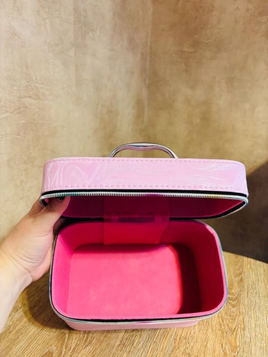 Косметичка рожева нова