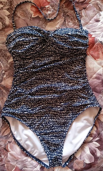 Женский сдельный купальник