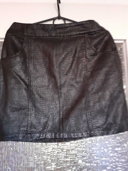 Spodniczka + kamizelka  ekoskora Amisu M