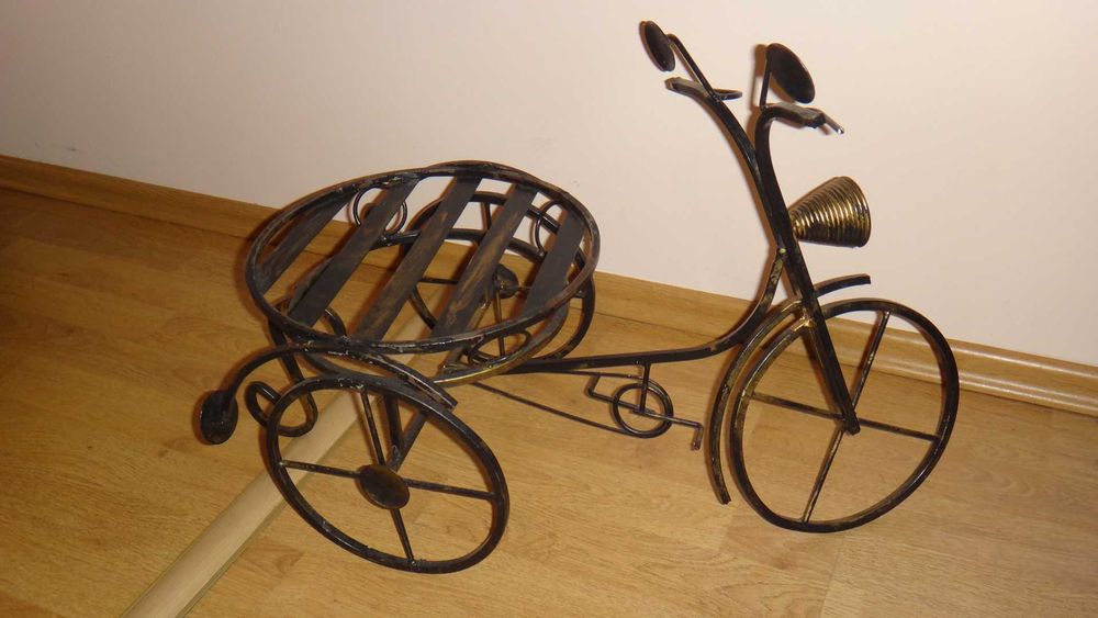 Stojak do tortów - rowerek trójkołowy.