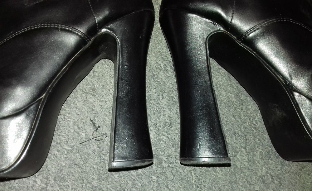 Buty damskie, czarne kozaki, obcas, koturn - jak dla dominy :-)