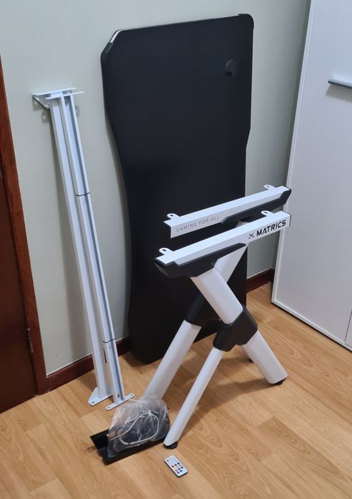 Mesa gamer com LED RGB