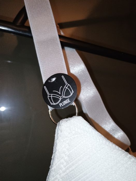 Nowy biały biustonosz plunge boho 75D