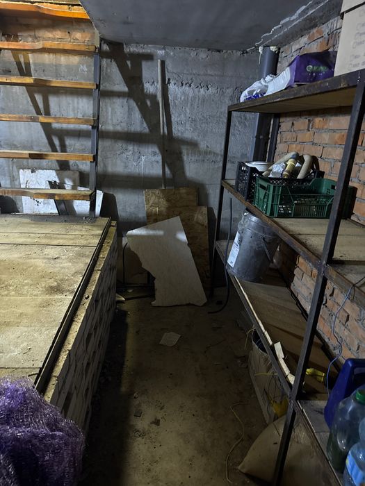 Без %Гараж, склад, бетонований підвал, електроенергія,Святопетрівське