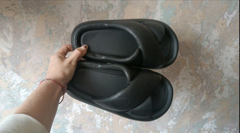 Шлёпки , шлепанцы