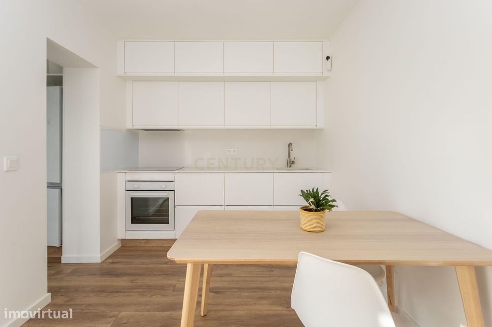 Apartamento T2 para arrendamento junto à Baía do Seixal