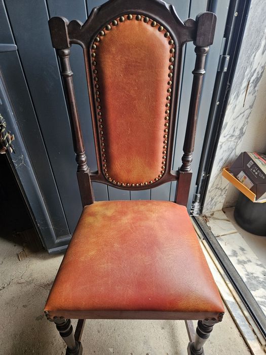 Cadeiras de sala em madeira