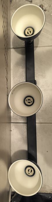 Calha de teto com 3 projetores