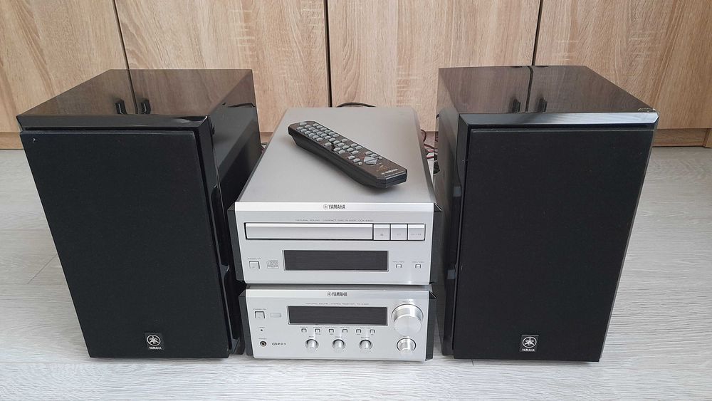 Zestaw mini wieża Hi-fi Yamaha E-400 z głośnikami