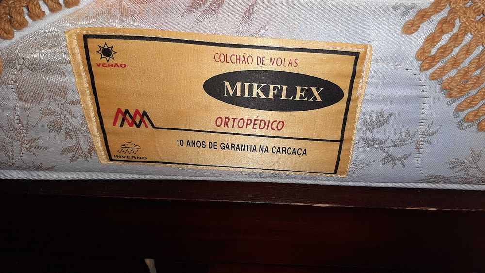 Mobília de quarto casal cama mesa cómoda espelho