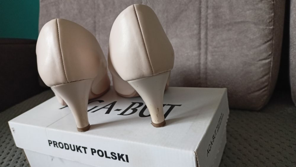 Beżowe Czółenka na obcasie