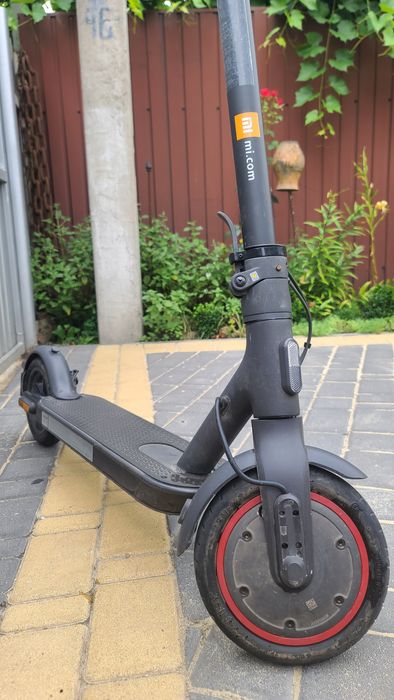 Продам  ОРИГІНАЛЬНИЙ Електросамокат Xiaomi Mi Electric Scooter Pro 2
