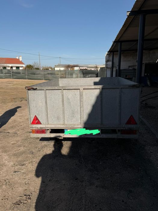 Reboque-Atrelado- Medidas 1.12 ) comprimento  medida 1.50 largura.