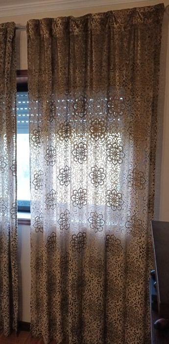 Cortinados gato preto