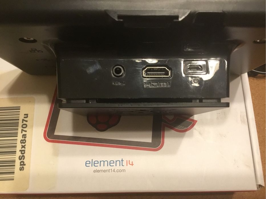 Одноплатный микрокомпьютер Raspberry Pi 3 Model B+в корпусе с сенсорным дисплеем