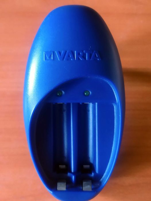 Зарядное устройство для 2-х аккумуляторов Varta