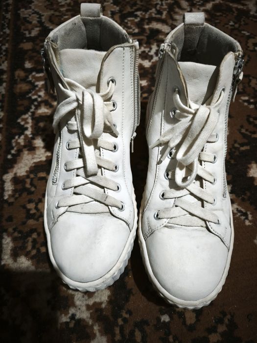 Жіноче зимове взуття