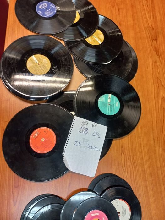Pack 60 lps em vinil + 25 singles para decoração