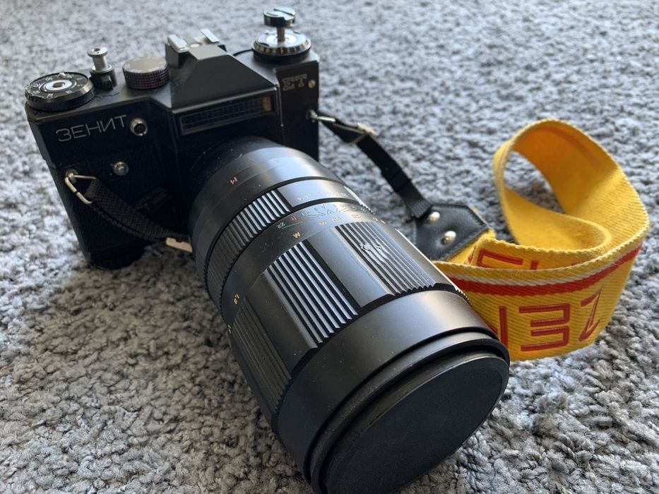 Aparat Zenit ET + obiektyw Jupiter 21M + lampa
