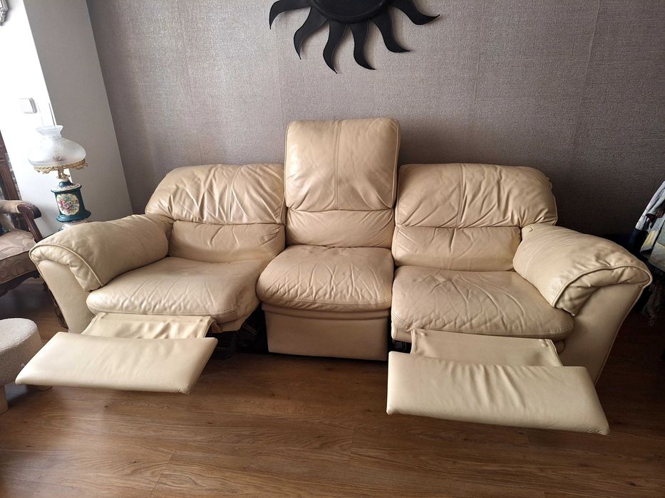 Sofa reclinavel em pele creme