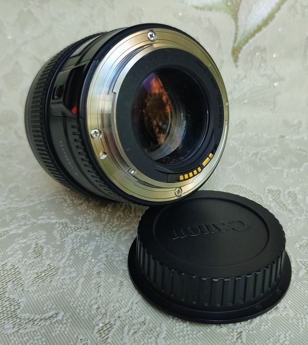 Canon EF 85мм ф1.8
