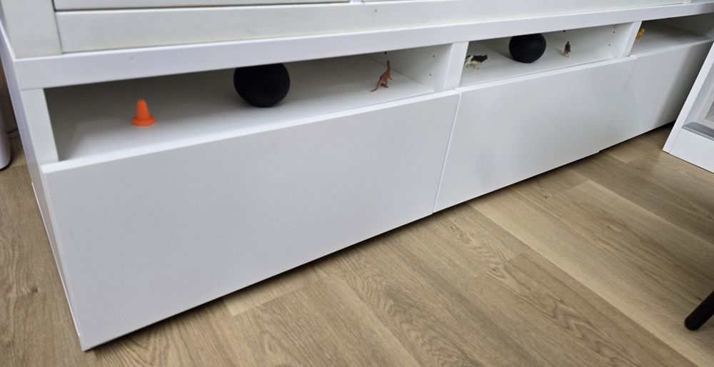 Combinação móvel TV, branco, Ikea 
300x42x195 cm