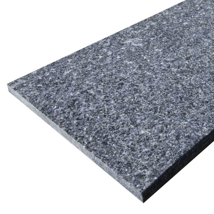 Stopień granitowy Angola Black płomieniowany 150x33x2 cm