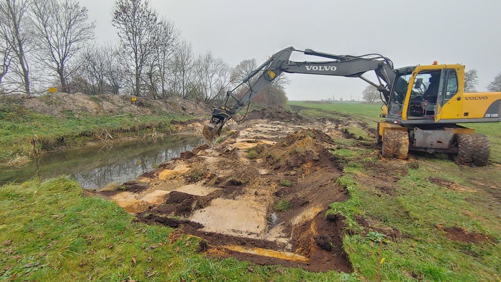 Koparka, usługi koparkami, stawy, wykopy, roboty ziemne
