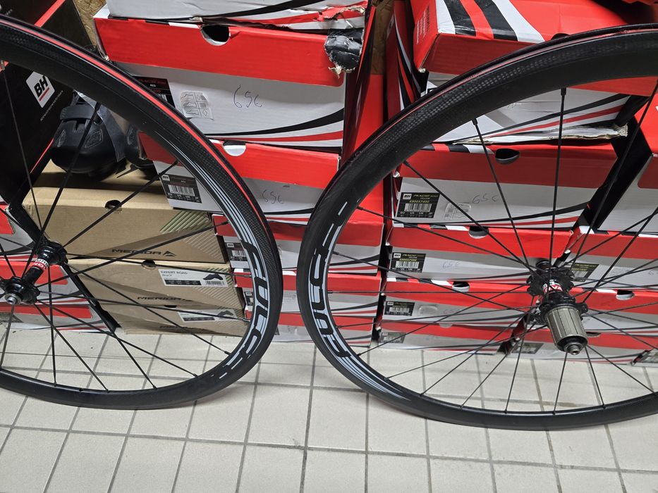 Rodas de estrada de carbono calco