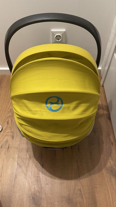 Ovo Cybex Amarelo e Preto Cloud Z i-Size