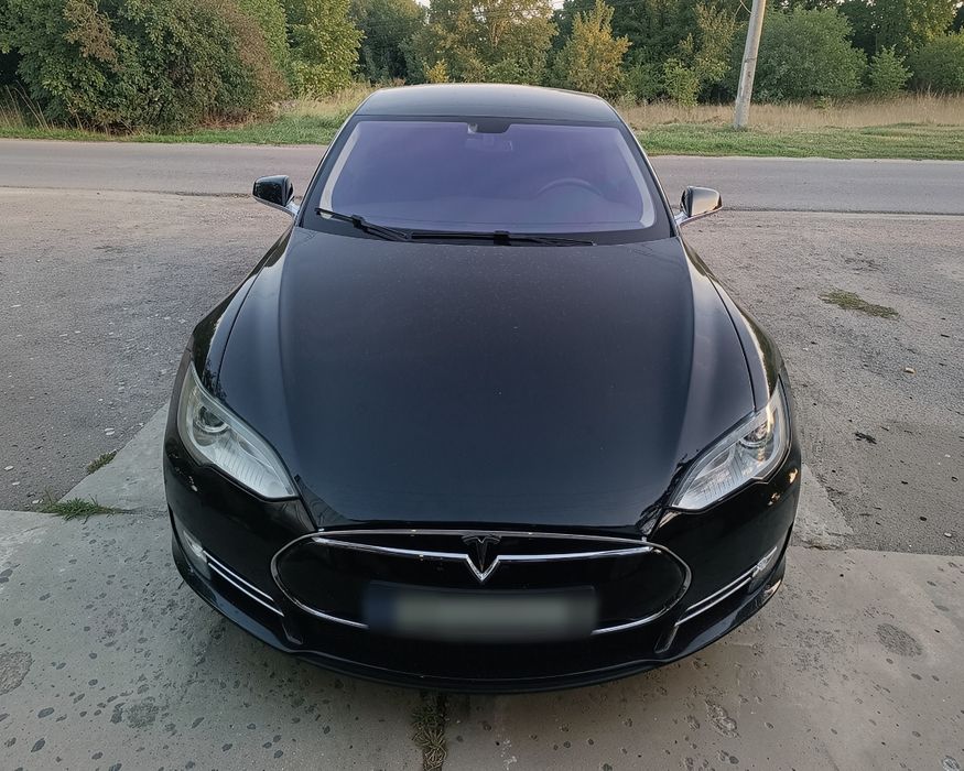 Продам електромобіль Tesla model S Европа 85 кВт батарея.