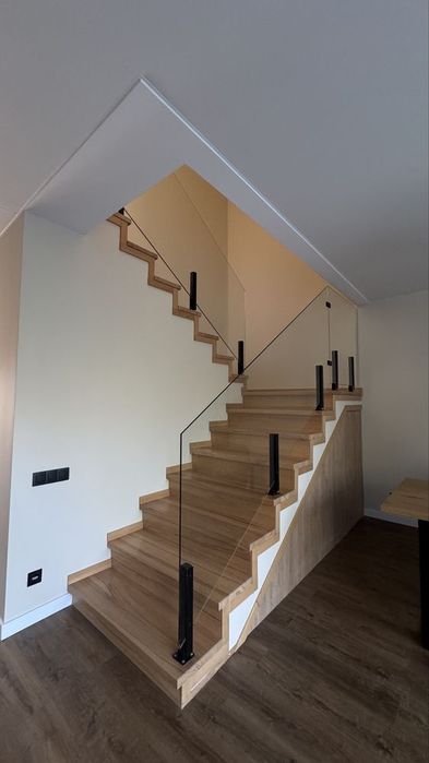 Сучасний таунхаус з ремонтом та меблями і великою ділянкою Крихівці