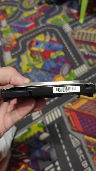 жесткий диск Seagate SkyHawk емкостью 1 ТБ, предназначенный специально для систем видеонаблюдения.