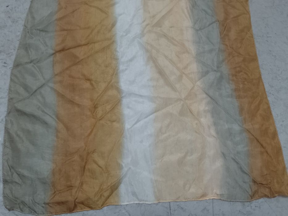 Sprzedam  damski szal-apaszkę długość 170 cm.