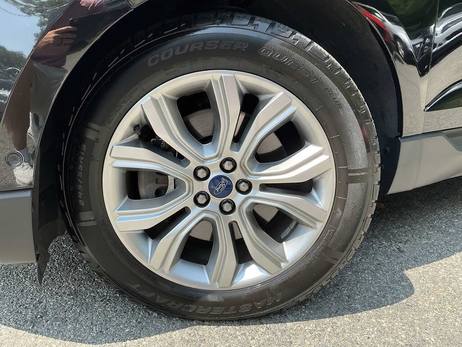 Ford Edge Titanium      2019