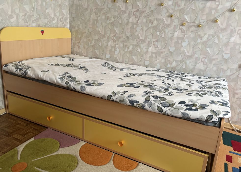 Кровать односпальная , состояние новое