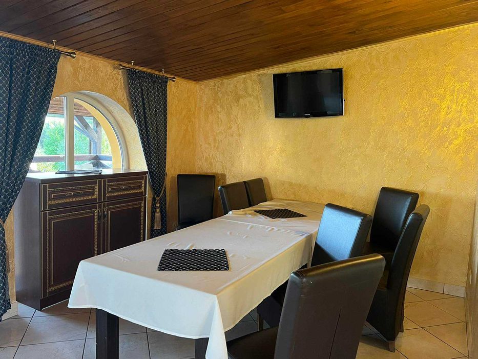 Приміщення діючого ресторану, м. Радехів