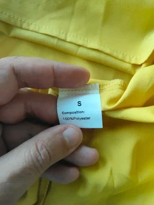 Blusa Amarela com Mangas Longas em Folho/Efeito Capa – Tamanho S