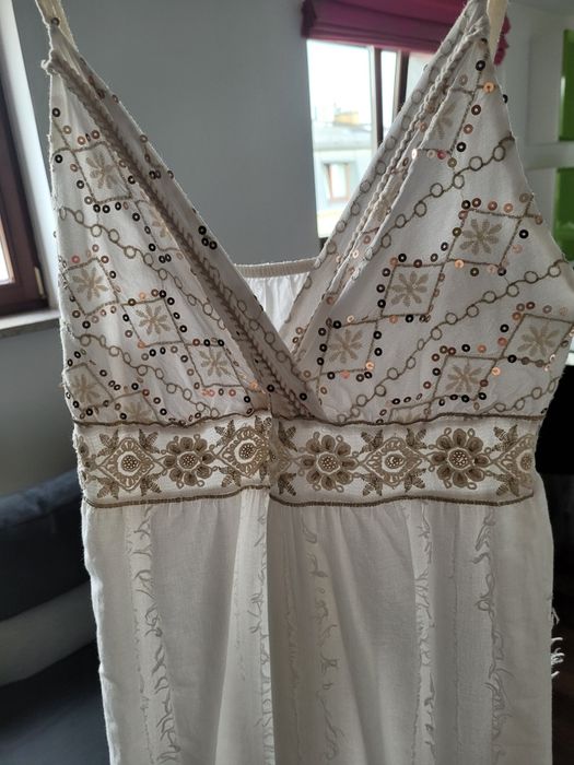 Biała sukienka w stylu boho