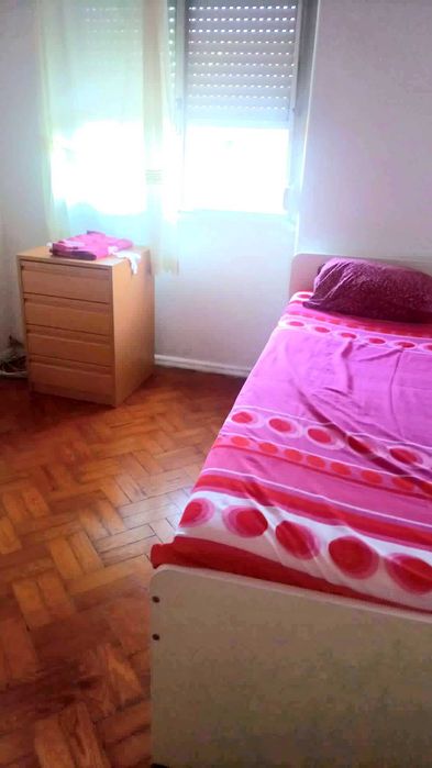 Quarto p/ alugar