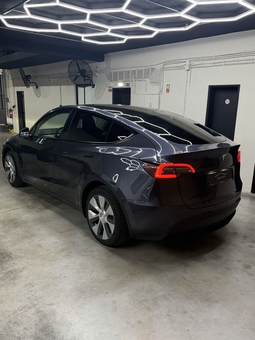 Tesla Model Y SR Plus
