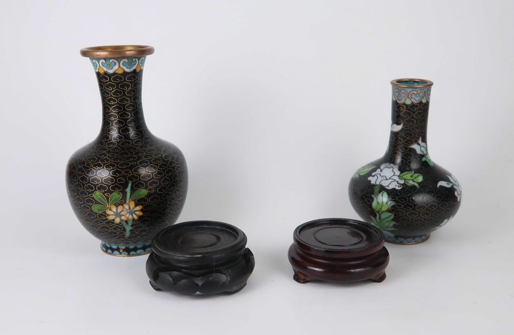 2 jarras cloisonné com suporte