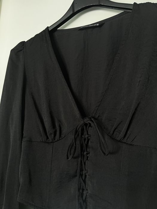 Elegancka czarna bluzka marki Stradivarius w rozmiarze XS 34