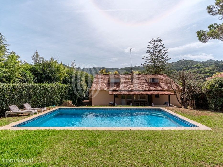 Moradia T8 com vista serra, em Galamares, Sintra