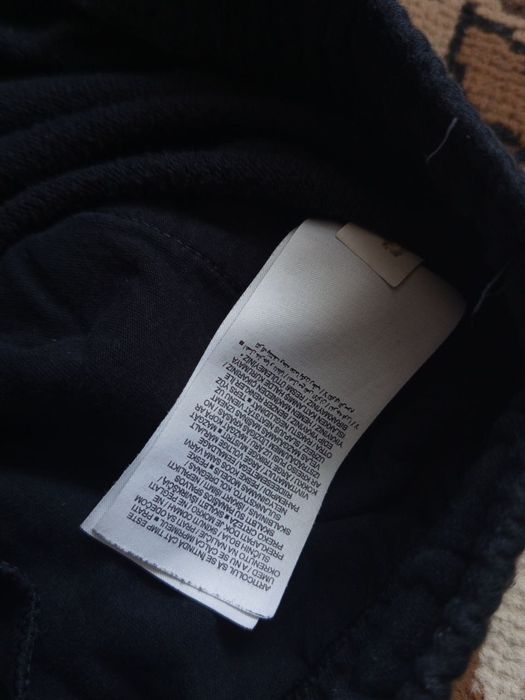 Штани nike б/у оригінал
Нюанси на фото,пит в лс
Заміри в лс
Сайз с-хс