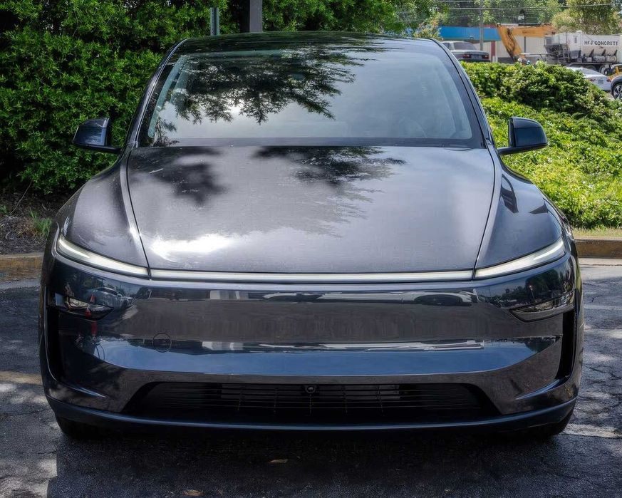 Tesla Model Y Long Range      2026