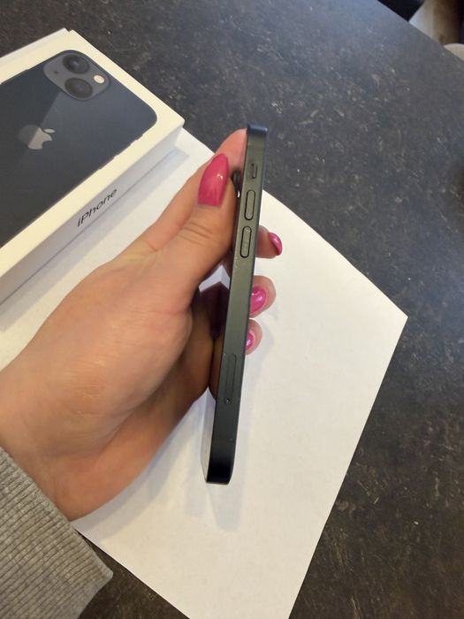 Sprzedam iphone 13 mini w bardzo dobrym stanie!