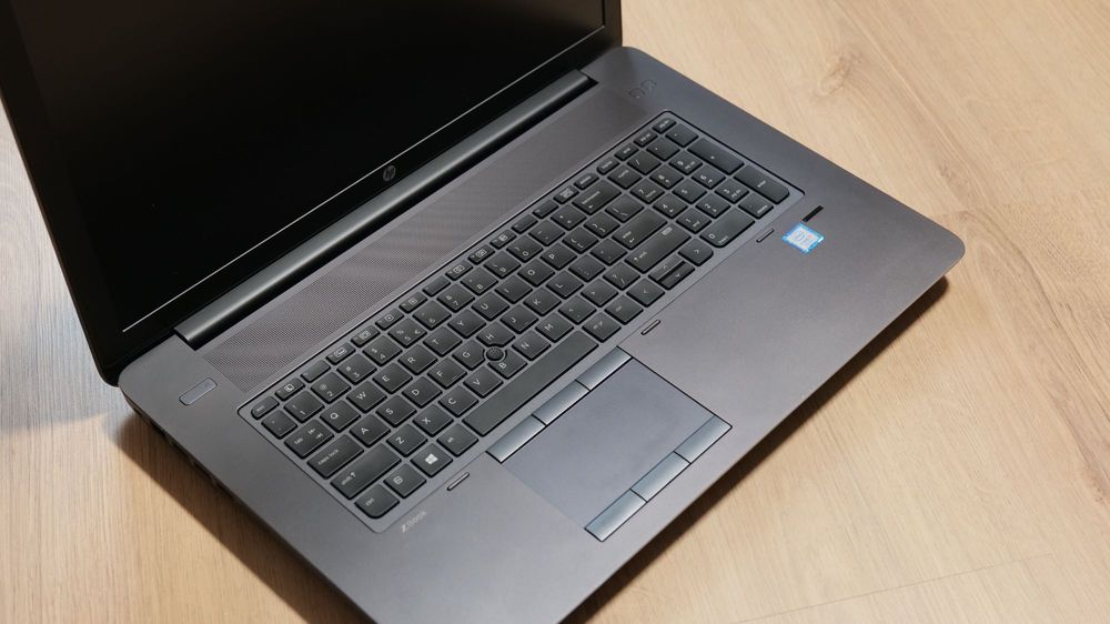 HP ZBook 17 G4 | i7-7700HQ | 16GB RAM | SSD 256GB | Quadro M2200 4GB