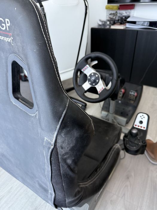 Logitech G27 + Playseat